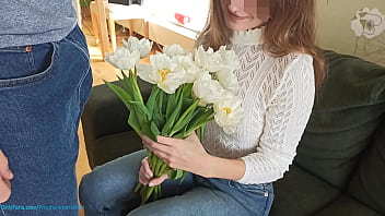Gave her flowers and teen agreed to have sex, creampied teen after sex with blowjob ProgrammersWife