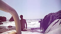 Солнечный полдень на нудистском пляже