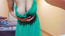 Heiße Myla Angel im grünen transparenten Kleid!