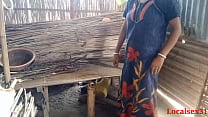 Бенгальская деревенская мама занимается сексом на улице (официальное видео от Localsex31)