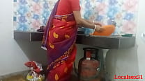 Desi bengalese desi Village Indian Bhabi Kitchen Sex In Red Saree (Video ufficiale di Localsex31)