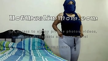 Chubby musulman arabe Egypte maman musulmane en hijab se masturbe juteuse chatte éjacule et éjacule partout sur webcam PORN HIJAB
