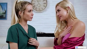 Усталая медсестра и ее красивая соседка занимаются диким лесбийским сексом - Эйден Эшли и Кензи Энн