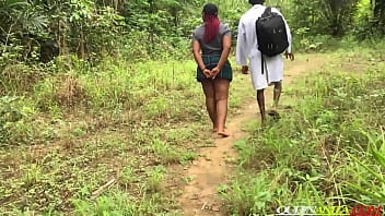 Dottore locale che fa pratica nella foresta con studentessa pornostar amatoriale con BBW