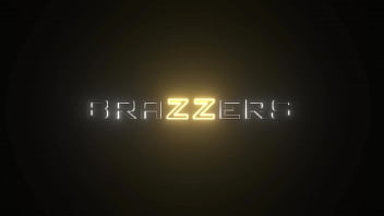 Entraînement croisé de ces seins - Chloe Lamour / Brazzers / vidéo complète www.brazzers.promo/74