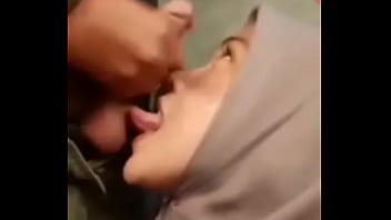 Mein Hijab-Freund lutscht gerne Schwänze