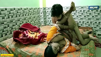 Menino indiano fodendo com a bela empregada Bhabhi! Sexo caseiro sem cortes