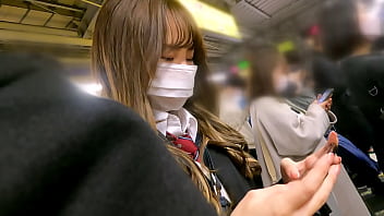 [Precaución] LoIita se enfrenta a la hermosa niña I-chan en Shinjuku [Estudiante / Uniforme escolar / Blazer / Falda corta / Piernas hermosas / Copa A / Creampie] Adelanto. Tren. Invasión de hogar. Dormir