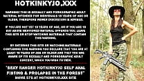 Sexy Ranger Hotkinkyjo selbst Analfisting & Prolaps im Wald