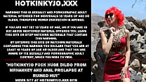 Hotkinkyjo fode enorme vibrador de mrhankey e prolapso anal na cabana arruinada