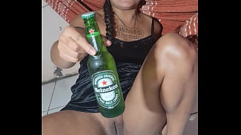 Tigresavip demuestra que su coño abre una botella