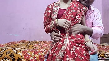 La chica cercana parecía estar usando un sari, si no estaba de acuerdo, entonces le dio una buena cogida.