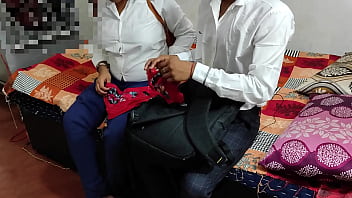 O casal que foi se encontrar no OYO Hotel pela primeira vez, transou com a estudante! em clara voz hindi