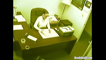 secretária dedilhado e masturbando buceta no escritório