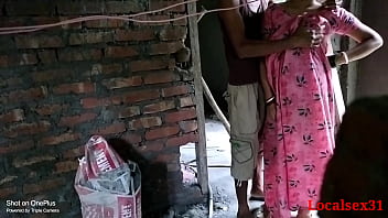 Жена в розовом платье занимается сексом с местной подругой (официальное видео от localsex31)