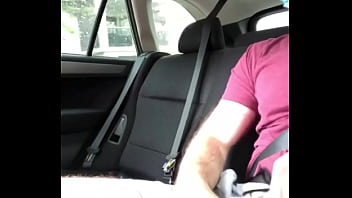 Puta en el asiento trasero de Uber con el pasajero que compartió el viaje con Dotado