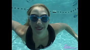 Taylor Lynn has Sex Underwater with her goggles