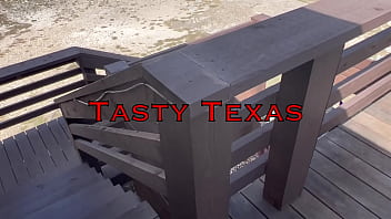 Espionando Peitos Grandes MILF Tasty Texas no Chuveiro!! (Parte um)