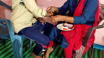 Rakhi 2022: Indian XXX Auf Rakshabandhan bat die Schwester den Bruder um einen großen Schwanz als Geschenk für ihre Muschi