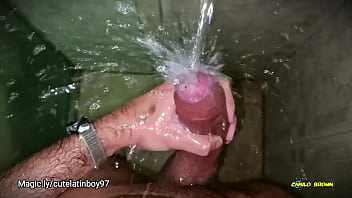 No hands water masturbation. Letting the stream of water fall on my big uncut latino cock until it makes me cum hands free ?