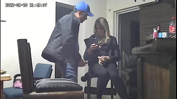 Caméra espion : Demi-soeur blonde chaude surprise avec mon mari
