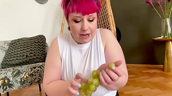 ¡La proxy Paige ama las uvas!