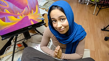 Сводная сестра-мусульманка не снимает хиджаб, пока трахается со сводным братом - Dania Vega