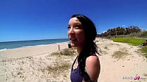 Flaca joven Tania Pickup para Primera Enculada en Playa Pública por viejo Guy