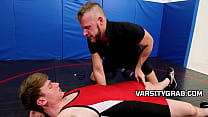 O treinador dá treinamento especial ao aluno
