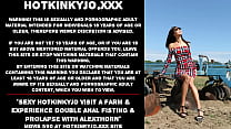 La sexy Hotkinkyjo visita una fattoria e sperimenta il doppio fisting anale e il prolasso con AlexThorn
