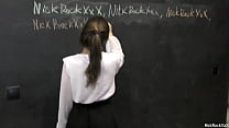 timido compagno di classe succhia il grosso cazzo dellinsegnante dopo la lezione 18 anni