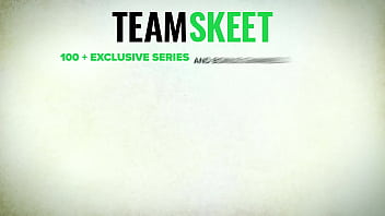 TeamSkeet - La esposa mormona dominante Alison Rey hace que la nena sumisa Zoe Parker la mire follar