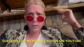 Estrela do YouTube McHenry Cruiser tira seu cu comido
