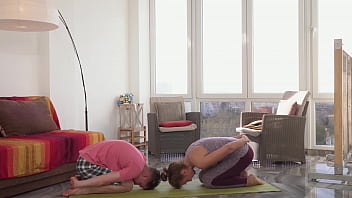 nonna scopata da un giovane istruttore di yoga
