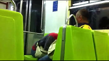 Sugando no metrô