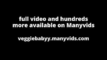 amatrice futa fait pipi et jouit dans son short serré - vidéo complète sur Veggiebabyy Manyvids