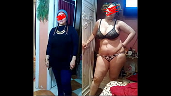 Il marito musulmano cornuto condivide le immagini di nudo di sua moglie porno turco
