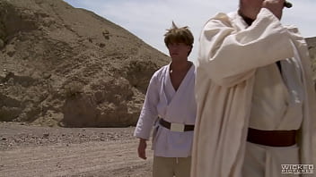 Wicked - Obi Wan infila il suo cazzo di Obi nel culo di una ragazza della sabbia SCENA COMPLETA
