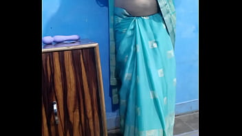 Sexy bhabhi profiter avec un gode en sari vert