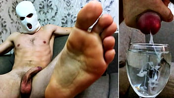 Russischer Mann DOMINIERT und FICKT dich mit Dirty Talk! CUMMING für dich in einem Glas Wasser! Fußfetisch