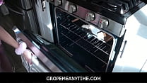 GropeMeAnytime - Freeuse giovane donna Baking Show Fucking - Alex Coal, Marcus London