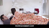 MomFucksBest - Сводная сестра с большими сиськами соблазняет сводного брата с большим членом после ухода отчима - Savannah Sixx
