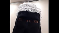 Femme de ménage victorienne portant des talons Niqab