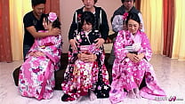 Orgie japonaise rare avec trois JAV mignons avec une chatte poilue