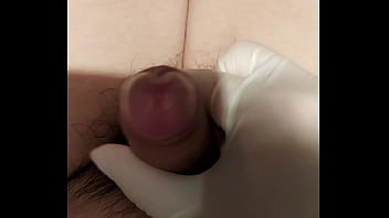Masturbazione con guanti orgasmo ed eiaculazione