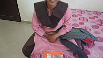 Heiße indische Desi-Schülerin fickte schmerzhaft mit Lehrer im Coching-Raum im Hundestil und sprach mit Hindi-Audio