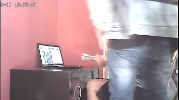 Камера слежения: поймал мою жену на измене и сосу член клиента в офисе