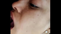 Calda mora prende un grosso cazzo nella sua gola profonda, succosa sborrata orale