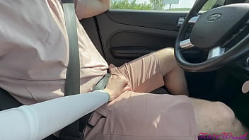 A young big-breasted teen has nothing to pay in a taxi. Blowjob to driver
