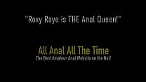 ¡Perversión anal! ¡La linda Roxy Raye con curvas toma un puño en su gran trasero!